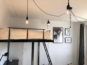 2 bedrooms, bed sheets