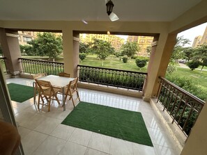 Outdoor dining - Luxury Inn211m 3BR Amazing Garden view in Madinaty-Cairo-Egypt (Madinaty-Egypt)