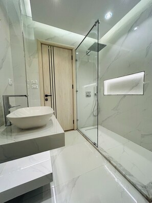 Towels, soap, shampoo, toilet paper - Luxury Inn211m 3BR Amazing Garden view in Madinaty-Cairo-Egypt (Madinaty-Egypt)