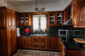 Microwave, dishwasher