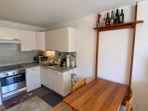 Fridge, oven, dishwasher, toaster