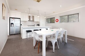 Dining - Divine Views on Roper - Glorious three bedroom, two bathroom townhouse with views to die for! (Albury)