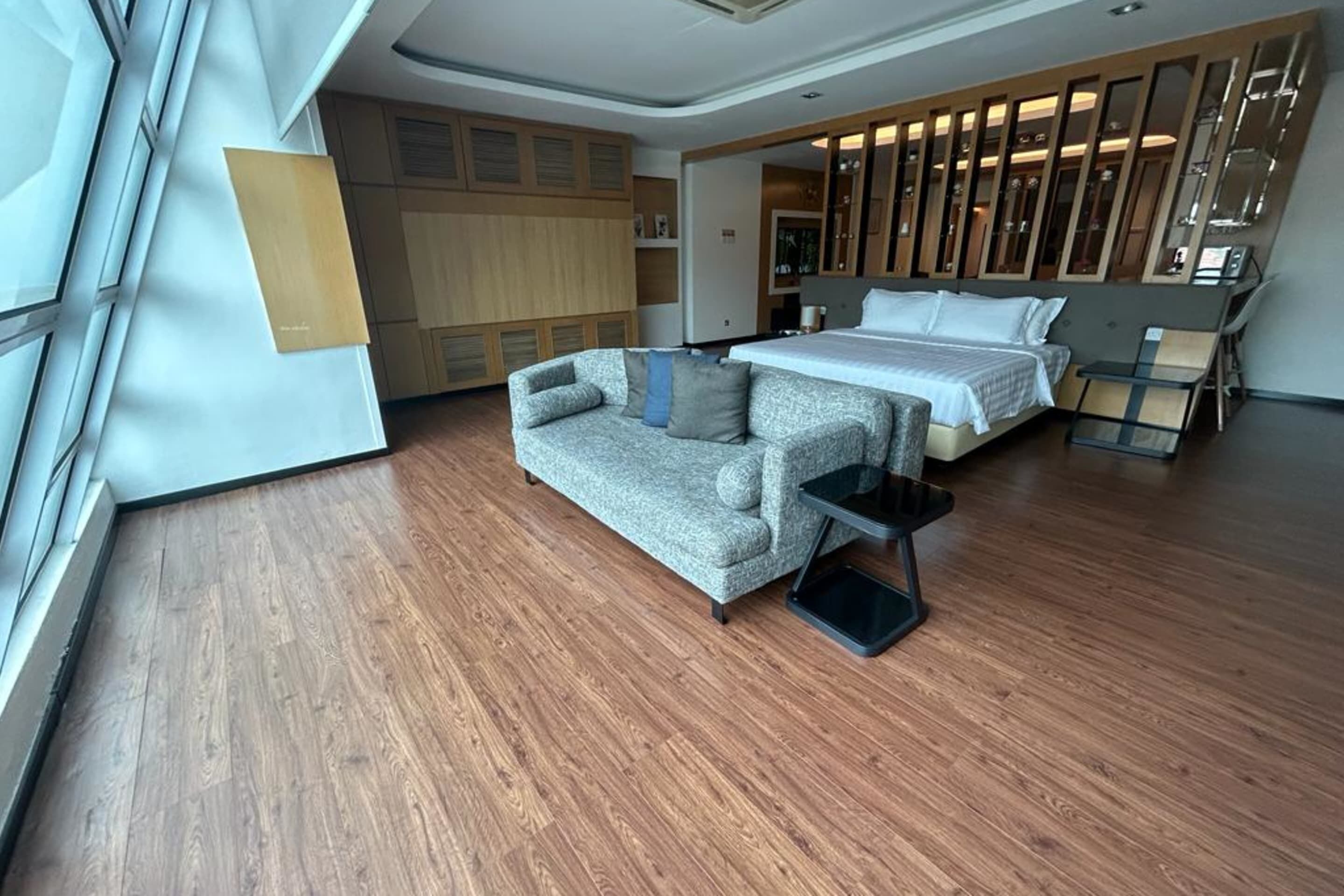 Soundproofing, free WiFi