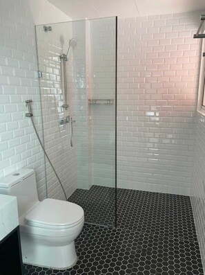 Studio Standar | Kamar mandi | Perlengkapan mandi gratis