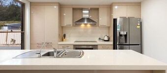 Gorgeous Gem on Jones - Comfortable three bedroom home with beautiful interior styling