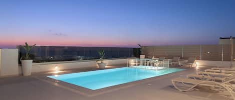 Outdoor pool, a heated pool
