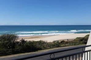 Beach nearby, sun loungers, beach towels
