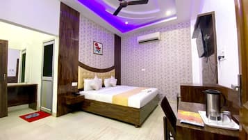 Classic Double or Twin Room | Desk, laptop workspace, free WiFi