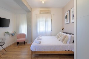 Studio | Individuell dekoriert, individuell eingerichtet, Schreibtisch