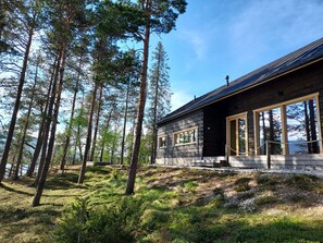 Exterior - Villa Northern Lights: The Beautiful Gem of Northern Finland by DG Lomailu (Enontekiö)