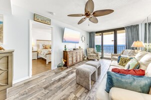 Signature Condo, 2 Bedrooms, Balcony, Beach View | Living room