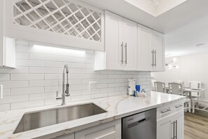 Comfort Condo, 2 Bedrooms, Balcony, Beach View | Private kitchen - Phoenix II Condos (Orange Beach)