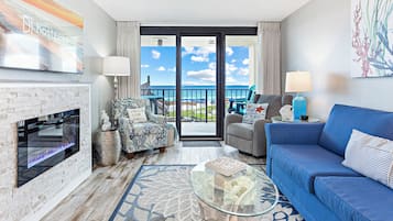 Classic Condo, 2 Bedrooms, Balcony, Beach View | Living room