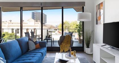 Caulfield Elegance: Chic Abode