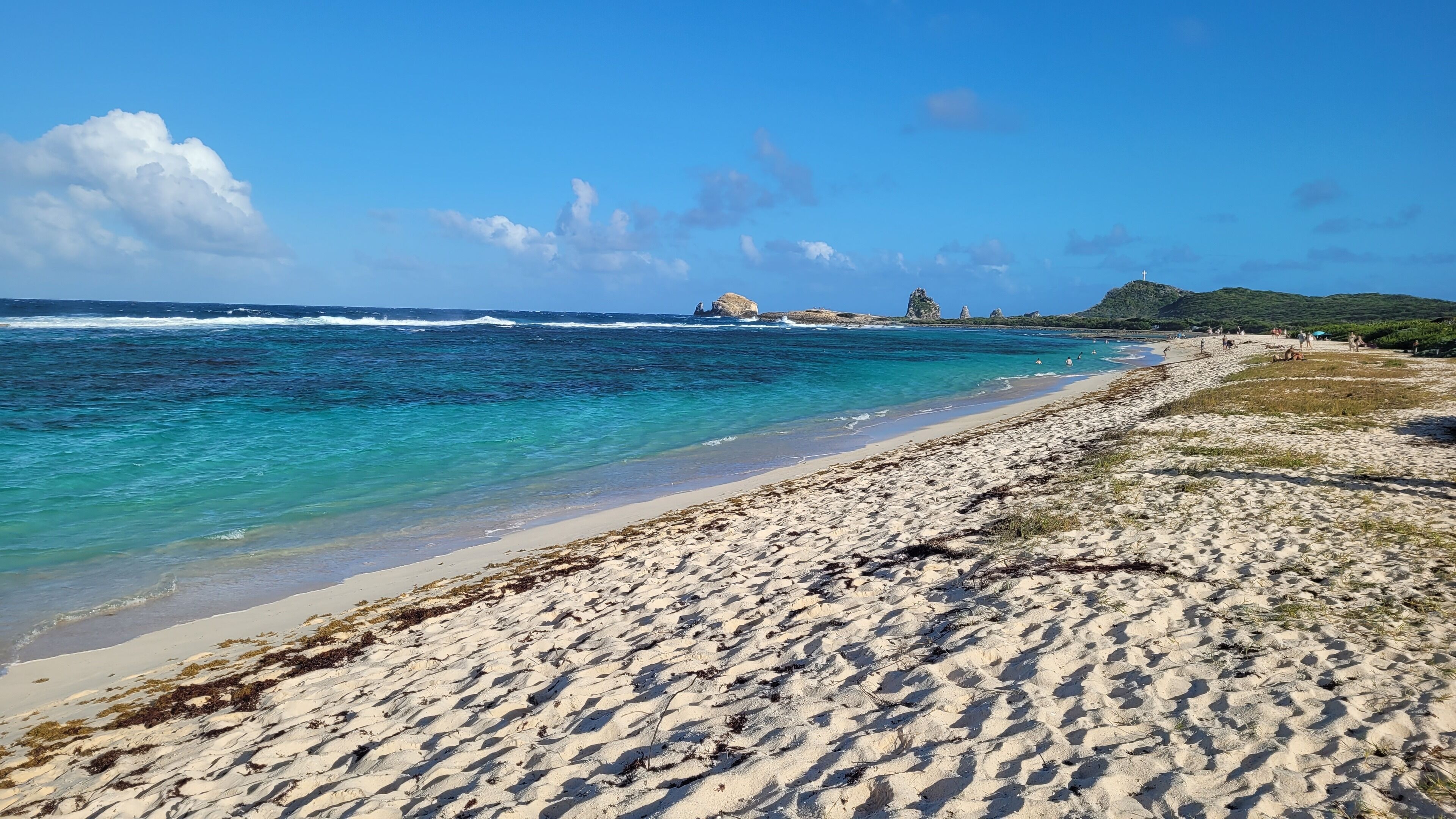 Sur la plage, chaise longue, serviettes de plage
