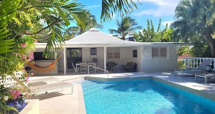 Villa rental with swimming pool in Karukera for 4 people in Saint-François