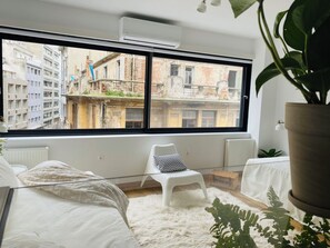 2 bedrooms, in-room safe, desk, iron/ironing board