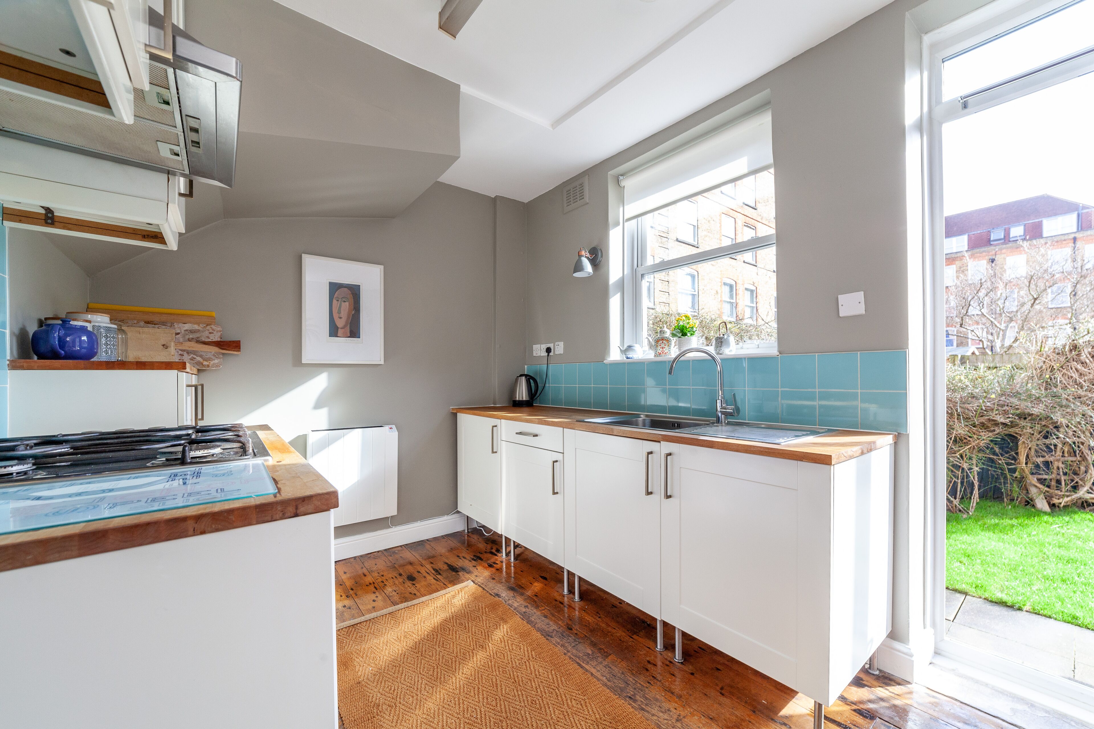 ثلاجة، ميكروويف، ماكينة لصنع القهوة/الشاي