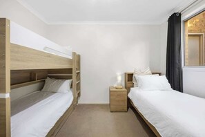 4 bedrooms, iron/ironing board, WiFi, bed sheets