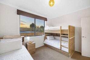4 chambres, fer et planche à repasser, Wi-Fi, draps fournis