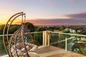 Terrace/patio - Family Holiday Retreat - Pool & Bay Views (Mount Martha)