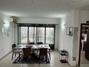 Dining - Bonapriso! (Douala)