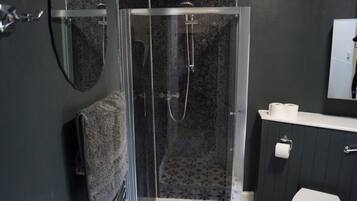 House | Bathroom | Separate bathtub and shower, deep-soaking bathtub, hair dryer, towels