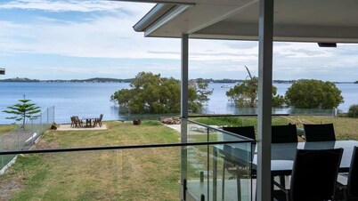 ABSOLUTE BEACHFRONT - Pindimar  Luxurycozy private sandy beach，ducted aircon