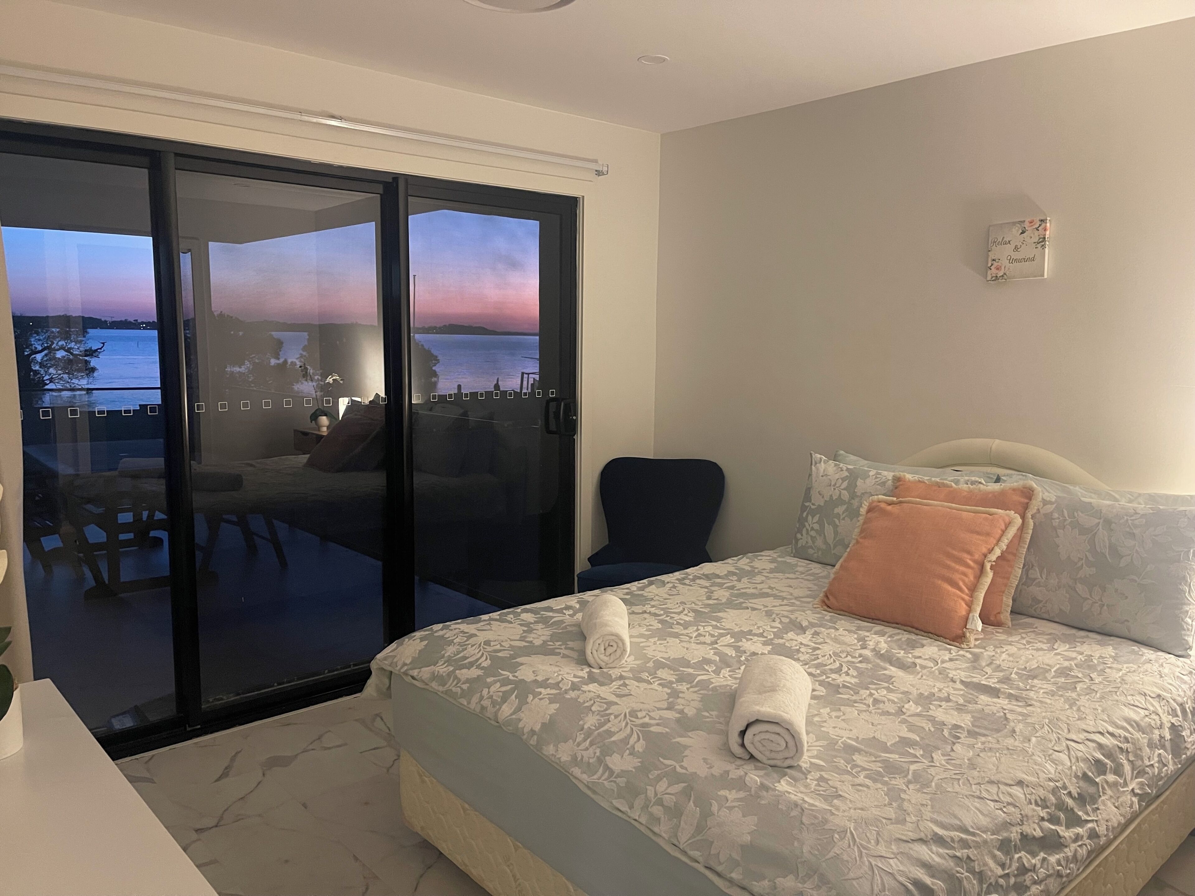4 bedrooms, desk, WiFi, bed sheets