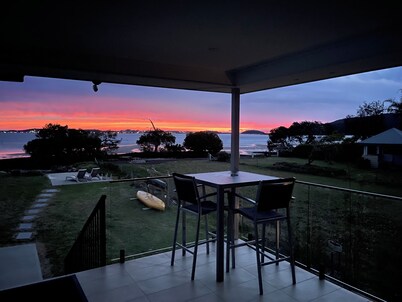 ABSOLUTE BEACHFRONT  Pindimar Beach house Spacious,luxurycozy ducted aircon more