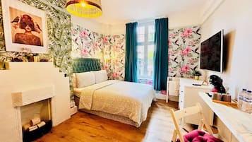 Deluxe-Doppelzimmer, 1 Doppelbett, Nichtraucher, Gemeinschaftsbad (R2) | Individuell dekoriert, individuell eingerichtet, Verdunkelungsvorhänge