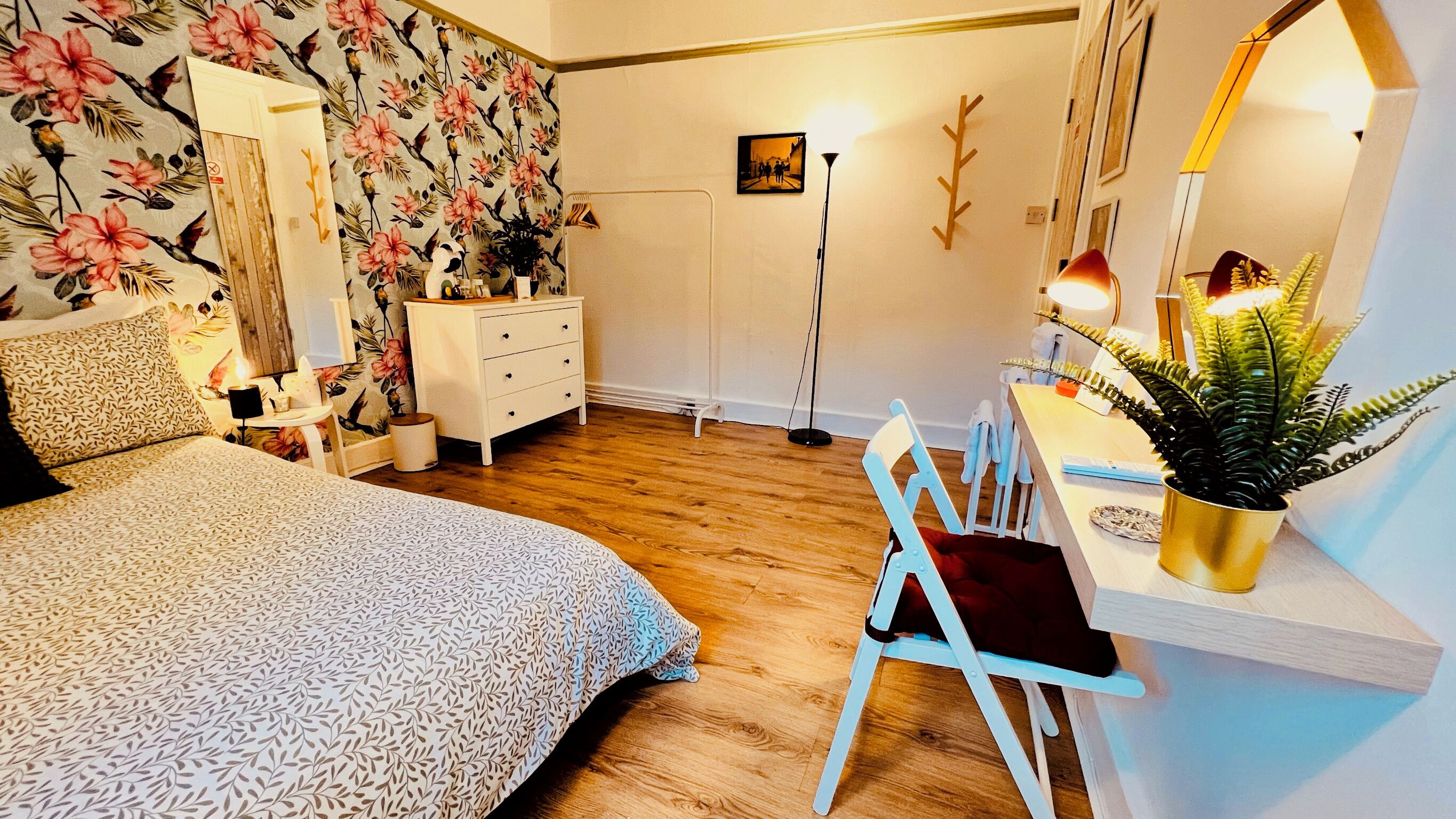 Medium Double Shared Bathroom | Individually decorated, individually furnished, blackout drapes