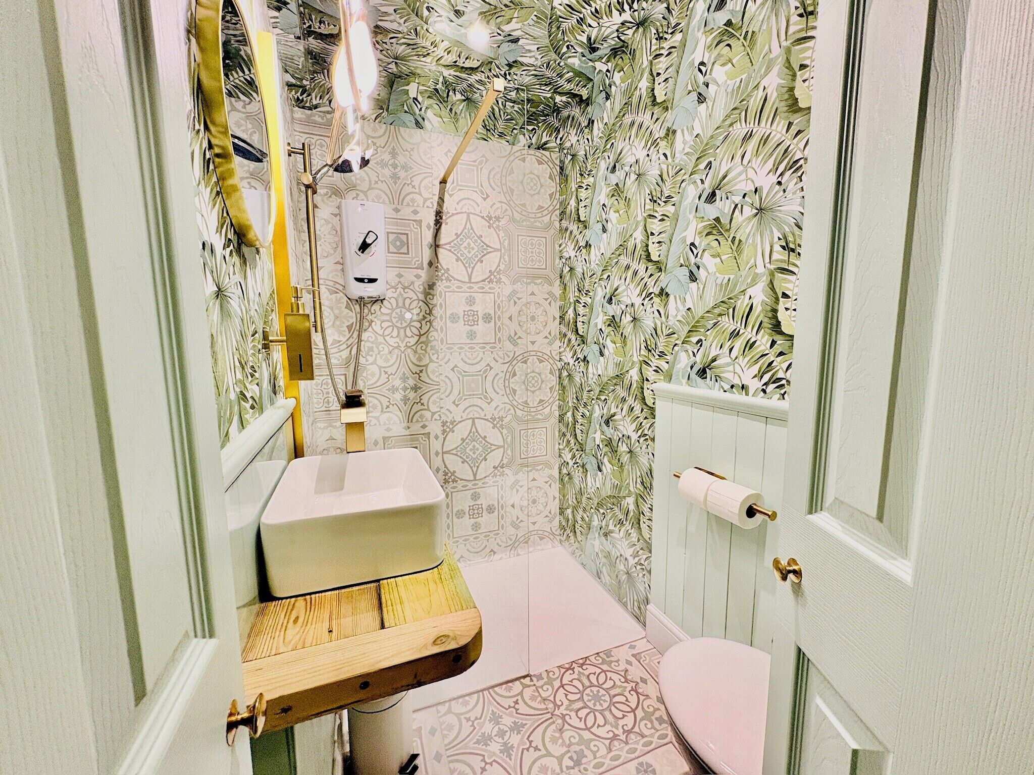 Estudio estándar, 1 cama doble, baño privado | Baño | Secador de pelo, toallas, jabón y champú
