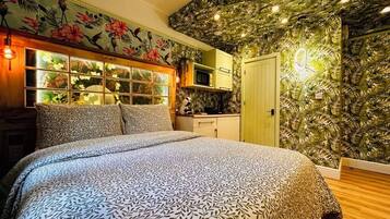 Signature-Doppelzimmer, 1 Doppelbett, mit Bad | Individuell dekoriert, individuell eingerichtet, Verdunkelungsvorhänge