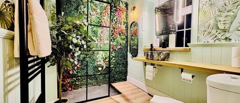 Superior Studio | Bathroom | Hair dryer, towels, soap, shampoo