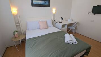 1 bedroom, desk, Internet, bed sheets