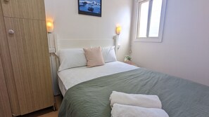 1 soverom, skrivebord, wi-fi og sengetøy