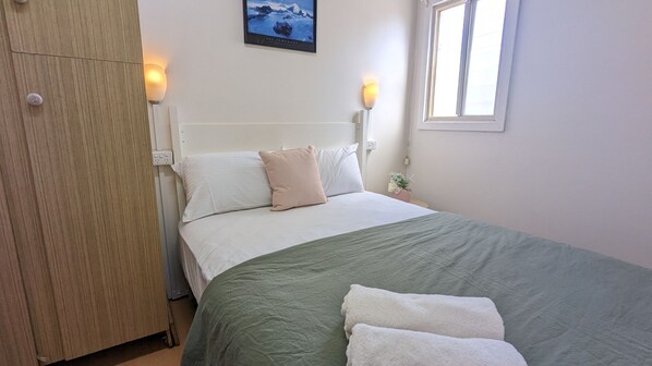 1 bedroom, desk, WiFi, bed sheets