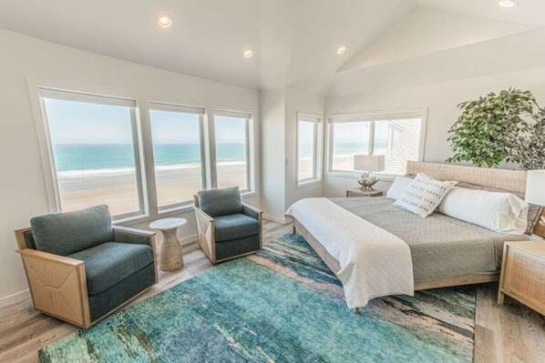 4 bedrooms, desk, iron/ironing board, WiFi - Beach Me! Oceanfront steps2sand (Lincoln City)