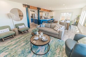 TV, fireplace, video games - Beach Me! Oceanfront steps2sand (Lincoln City)