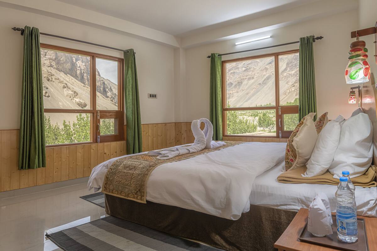 Deluxe Room, Valley View | WiFi (free), bed sheets
