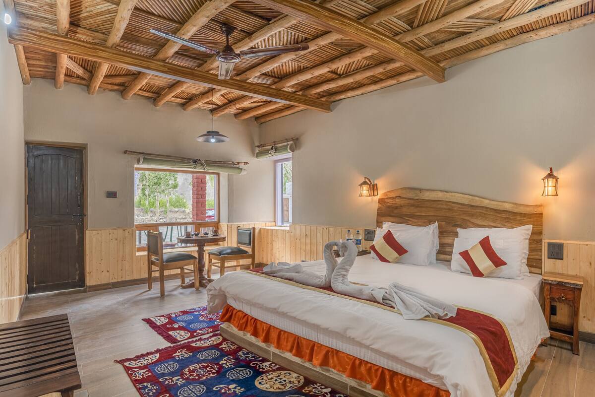 Traditional Cottage, Patio, Mountain View | WiFi (free), bed sheets
