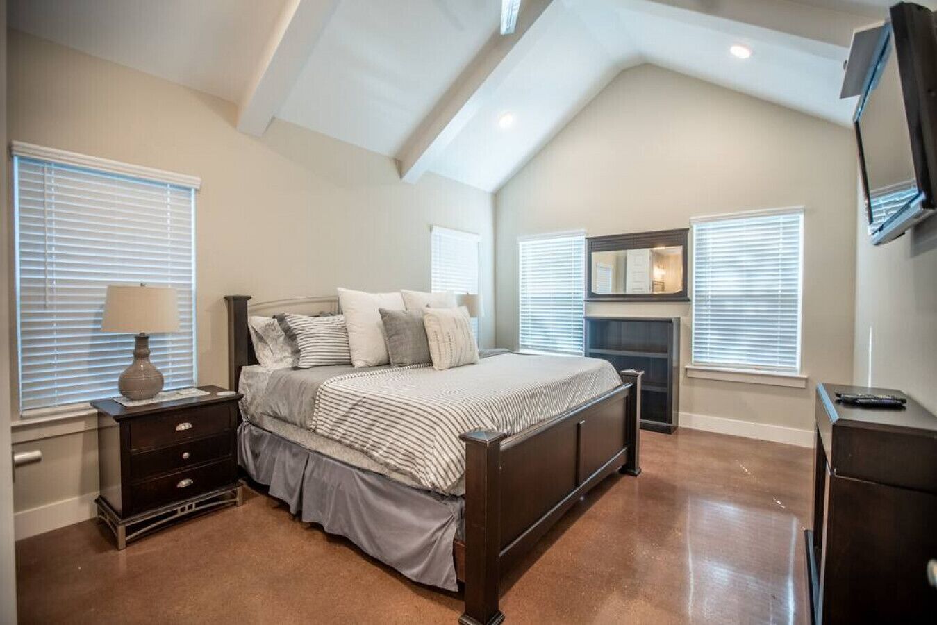 3 soverom, skrivebord og wi-fi