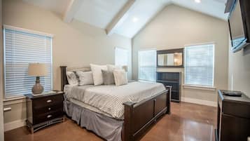 3 bedrooms, desk, WiFi