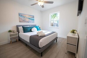 3 多间卧室、办公桌、熨斗/熨衣板、旅行婴儿床