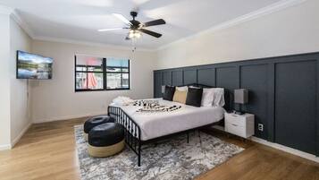 4 bedrooms, desk, iron/ironing board, travel crib