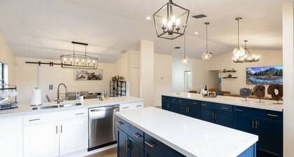 Regal Manor Paradise Dreamy Heated Pool/Spa Gym hosted by Relaxtay