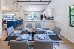 Dining - Regal Manor Paradise Dreamy Heated Pool/Spa Gym hosted by Relaxtay (Royal Palm Beach)