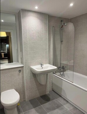Shower, towels