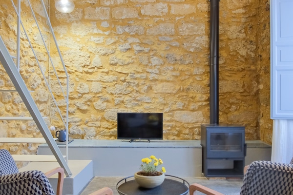 Suite Deluxe | 1 habitación, caja de seguridad en la habitación y cortinas blackout